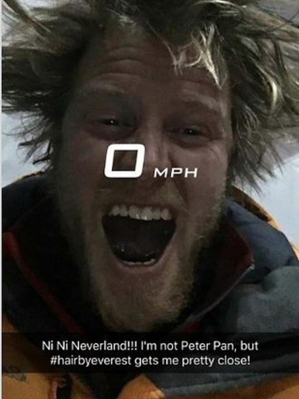 Dokumentasi perjalanan Cory Richards dan Adrian Ballinger menuju Everest di Snapchat. (Snapchat)