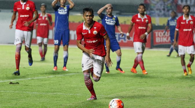 Rama Dika, permainan Persija masih turun naik. (Bola.com/NIcklas Hanoatubun)