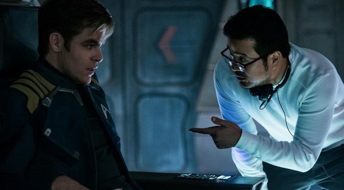 Sutradara Justin Lin dan aktor Chris Pine saat syuting Star Trek Beyond. (screenrant.com)
