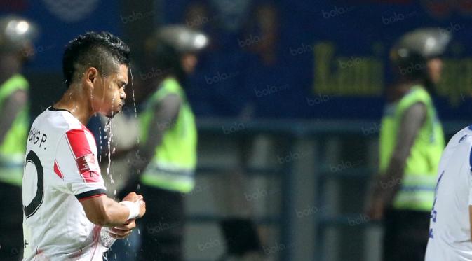 Bambang Pamungkas (Bola.com/Nicklas Hanoatubun)
