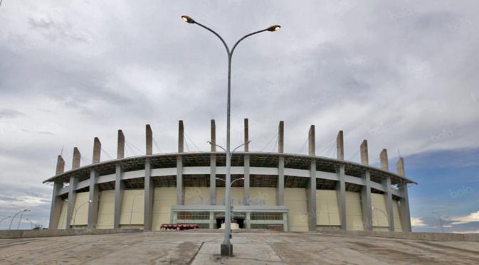 Stadion Gelora Joko Samudro,  Gresik. (Bola.com/Nicklas Hanoatubun)