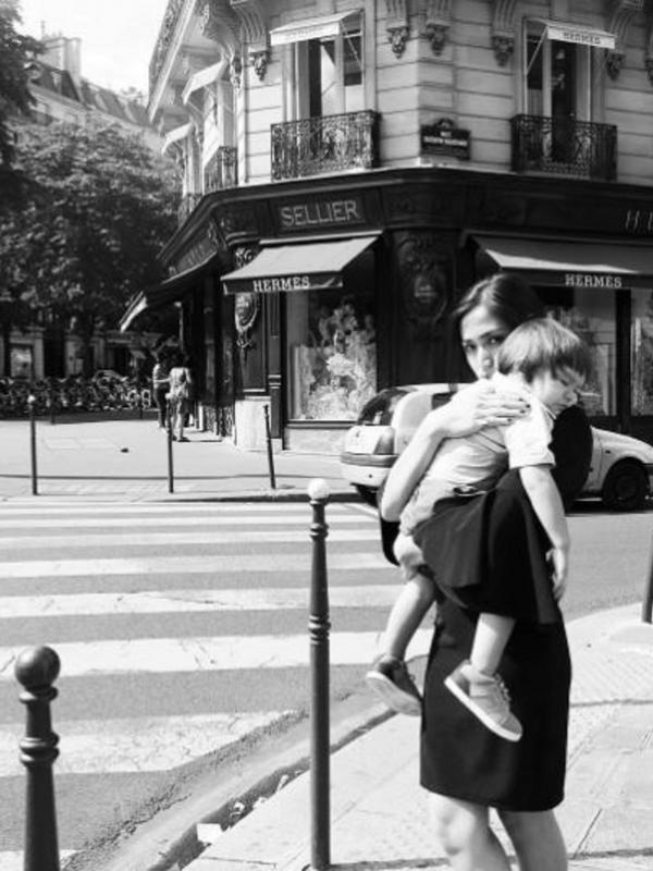Jessica Iskandar berlibur bersama anak di Prancis (Instagram/@inijedar)
