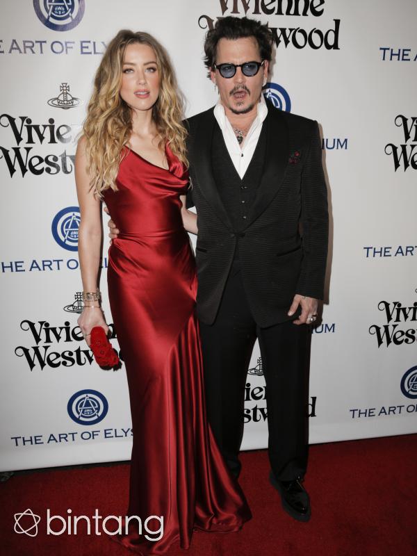 Sementara itu, kasus tuduhan KDRT yang dilakukan Johnny Depp hingga kini belum menemui titik terang. Keduanya sepakat untuk melayangkan surat perceraian. (AFP/Bintang.com)