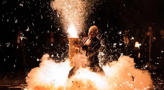 Festival Kembang Api Tradisional di Jepang. (​Hidenobu Suzuki/Bored Panda)