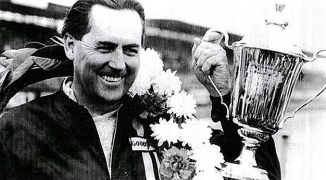 Sir Jack Brabham adalah pemilik dan pembalap tim Brabham Racing yang meraih gelar juara dunia Formula 1. (Total Sportek)