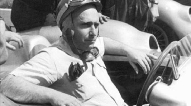 Juan Manuel Fangio menjadi pembalap tertua yang tampil sebagai juara dunia Formula 1. (Total Sportek)
