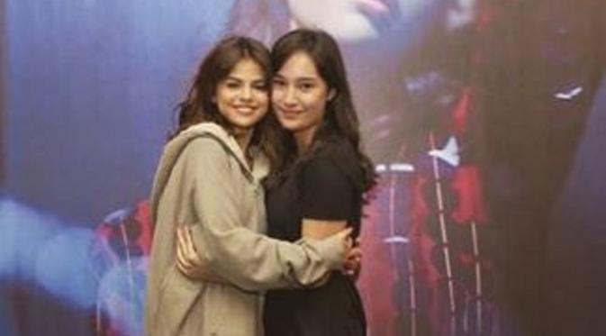 Tatjana Saphira dan Selena Gomez (Instagram/@tatjanasaphira)