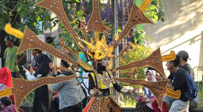 Nuansa budaya Jawa menjadi tema Solo Batik Carnival 2016 (Reza Kuncoro/Liputan6.com)