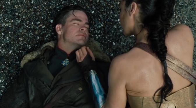 Trailer Wonder Woman menampakkan romantisme Diana dan Steve Trevor (source: Youtube)