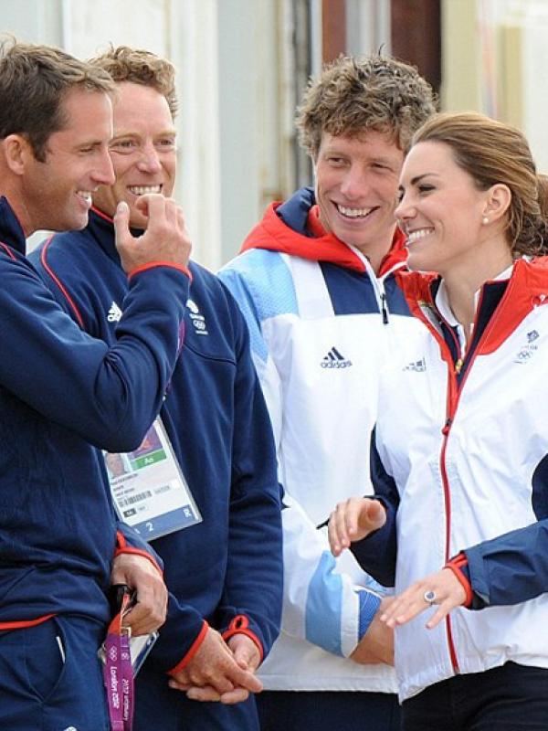 Ekspresi riang Kate Middleton bertemu atlet berlayar Ben Ainslie