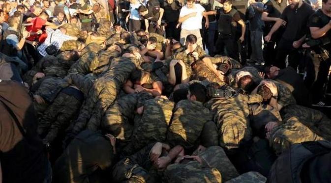 Terkuak, Penyiksaan dan Perkosaan Tahanan Kudeta Gagal Turki (Reuters)