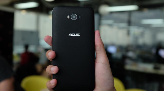 Asus ZenFone Max sisi belakang (Liputan6.com/Iskandar)