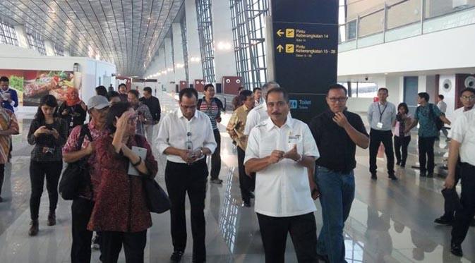 Terminal 3 Bandara Soekarno Hatta menjadi Tourism HUB Airport karena pintu gerbang utama, tempat orang asing menginjakkan kaki di Indonesia.