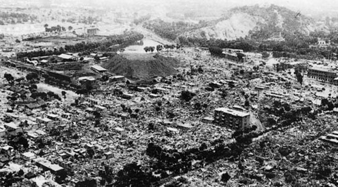 Setidaknya 250 ribu orang tewas dalam gempa yang mengguncang Tangshan pada 1976 (http://www.drgeorgepc.com)