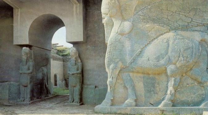 Istana Nimrud, Irak. Sejumlah bangunan lambang peradaban manusia telah hancur karena kerakusan, kelalaian, ataupun kebencian. (Sumber Live Science)