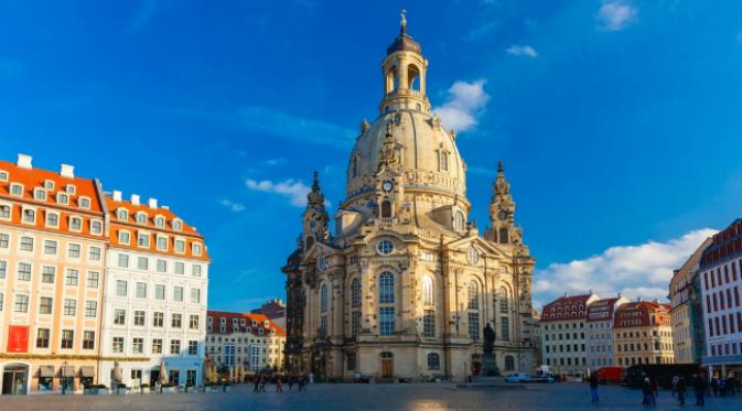 Frauenkirche cathedral di Dresden. Sejumlah bangunan lambang peradaban manusia telah hancur karena kerakusan, kelalaian, ataupun kebencian. (Sumber Live Science)