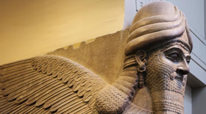 Patung Nimrud di British Museum. Sejumlah bangunan lambang peradaban manusia telah hancur karena kerakusan, kelalaian, ataupun kebencian. (Sumber citymetric.com)