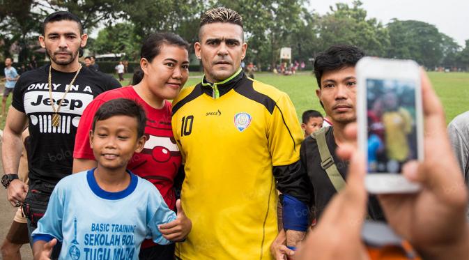 Cristian Gonzales, berganti posisi bermain ketika memulai karier di Indonesia. (Bola.com/Vitalis Yogi Trisna)