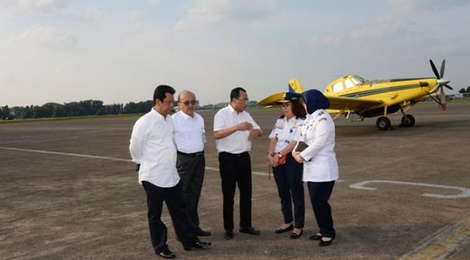 Menteri Perhubungan Budi Karya melihat kesiapan Bandara Halim Perdanakusuma menghadapi penerbangan haji 2016.