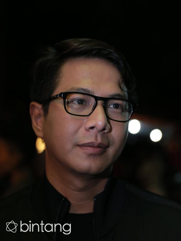 Delon di rumah duka Mike Mohede (Adrian Putra/Bintang.com)