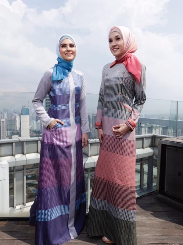 Zee Zee Shahab dan Dhini Aminarti dalam balutan koleksi terbaru Zoya Modesty Dubai (Foto: Dok. Zoya) 