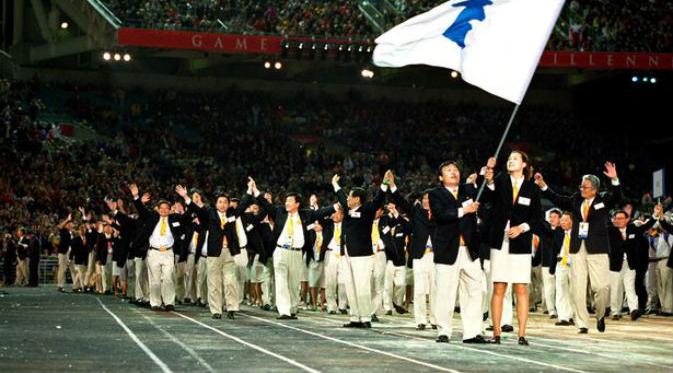 Korea Selatan dan Korea Utara membawa bendera yang sama di pembukaan Olimpiade Sydney 2000.