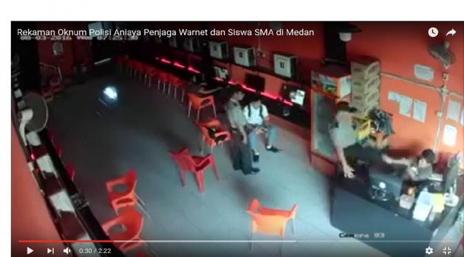 Polisi diduga aniaya pelajar dan penjaga warnet di Medan, Sumatera Utara (Youtube)