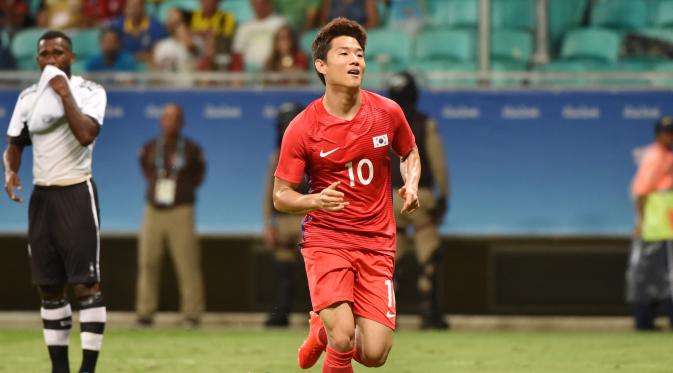 Seungwoo Ryu mencetak lima gol dalam kemenangan Korea Selatan 8-0 melawan Fiji, Jumat (5/8/2016) pagi. NELSON ALMEIDA / AFP