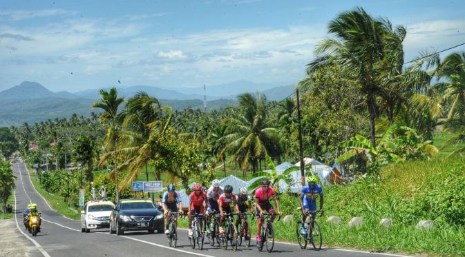 Pembalap asal Australia, Dylan Newberry sukses merajai etape 1 Tour de Singkarak yang start dari dermaga Singkarak menuju ke Payakumbuh (Istimewa/Liputan6.com)