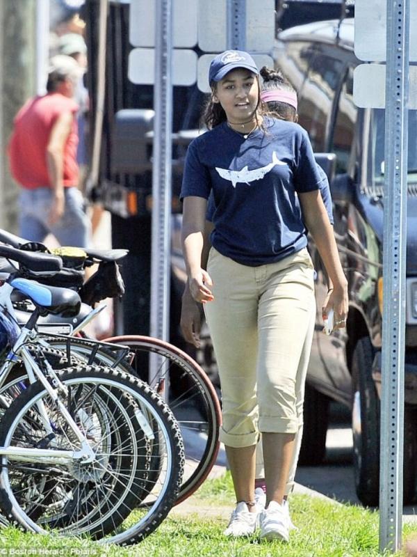 Sasha Obama bekerja di restoran ketika liburan musim panas. (Christopher Evans/AP)