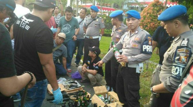 Bentrok polisi dan Satpol PP di Makassar (Divisi Humas Mabes Polri)