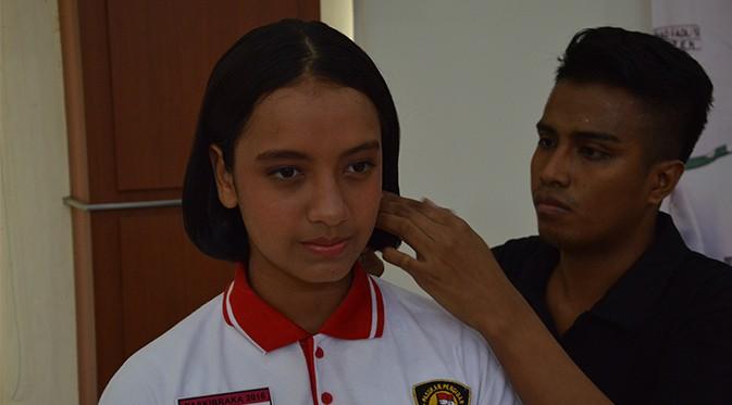 Gloria, Paskibraka Perwakilan Jawa Barat, Merasa Kepala Lebih Ringan dan Terlihat Lebih Anggun Setelah Rambutnya Dipotong Pendek. Ia Akan Memanjangkan Kembali Rambutnya Setelah Keluar Dari Asrama Paskibraka. (Foto: ADIITOO.com)