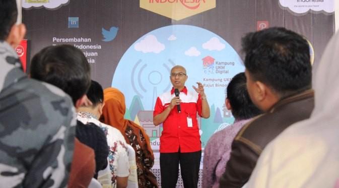 GM Telkom Bandung Muhammad Muaf tengah memberikan sambutan dalam peresmian Kampung UKM digital Kampoeng Rajoet di Gedung Rumah Ramah. Liputan6.com/Muhammad Sufyan Abdurrahman
