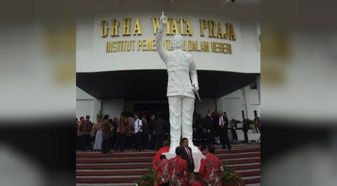 Patung Bung Karno di Kampus IPDN Sumedang, Jawa Barat ( Liputan6.com/ Oscar Ferri)