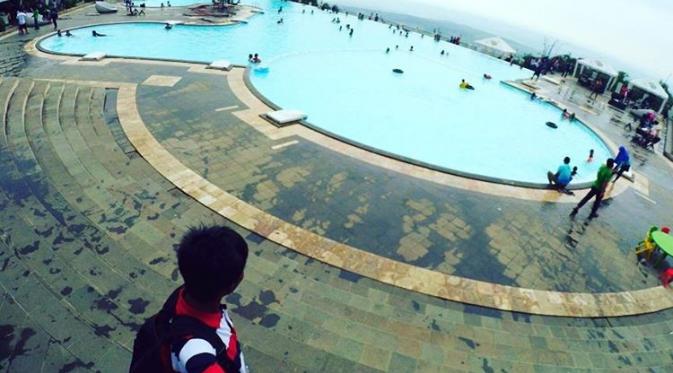 Kolam renang dengan konsep skypool satu-satunya di Purwakarta (Instagram/rian3103)