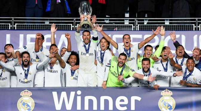 Real Madrid berhasil menjuarai Piala Super Eropa usai meraih kemenangan 3-2 atas Sevilla di Stadion Lerkendal, Rabu (10/8/2016) dini hari WIB. (AFP/Jonathan Nackstrand)