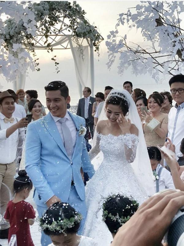 Franda dan Samuel Zylgwyn resmi menikah di Bali pada Senin (8/8/2016). Penikahan itu tercium media dari media sosial tamu yang hadir. Pasangan ini sebelumnya merahasiakan kapan dan dimana nikah.(via Instagram)