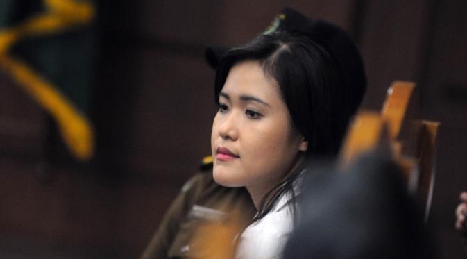 Riuh sorakan pengunjung mewarnai persidangan kasus pembunuhan Wayan Mirna Salihin dengan terdakwa Jessica Kumala Wongso. 