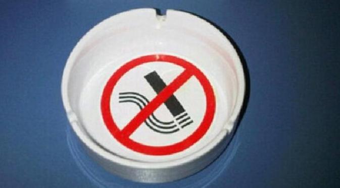 Asbak untuk merokok atau melarang merokok? (News.com.au)