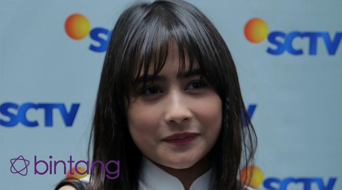 Pada hari jadi yang jatuh tanggal 24 Agustus mendatang, Prilly Latuconsina siap tampil berbeda dari biasanya. Prilly ditantang tampil secara band bersama dengan rekannya, Sheryl Sheinafia dan Alsa serta dua rekannya. (Andy Masela/Bintang.com)