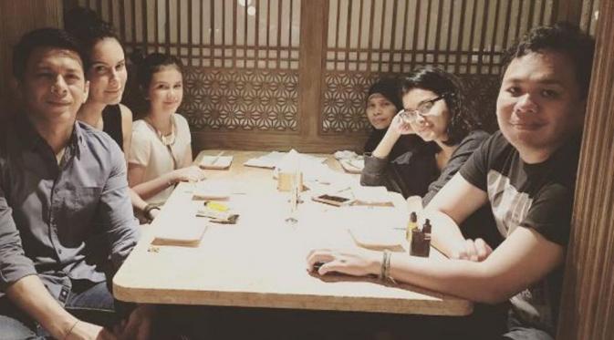 Sophia Latjuba ajak Ariel NOAH makan bersama keluarganya [foto: instagram]