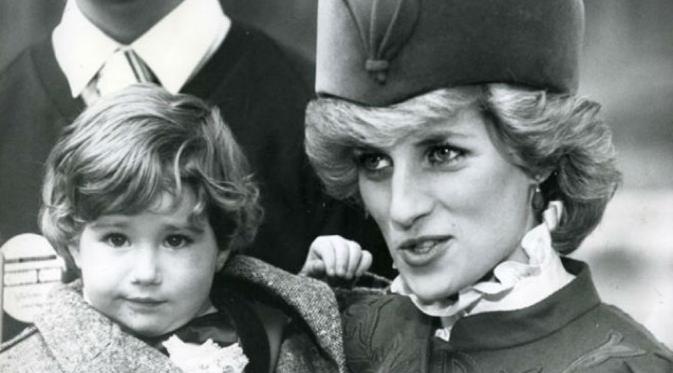 Setahun setelah operasi, Putri Diana memberikan penghargaan kepada Jamie Gavin pasien termuda transplantasi jantung dan paru (NewsTalk)