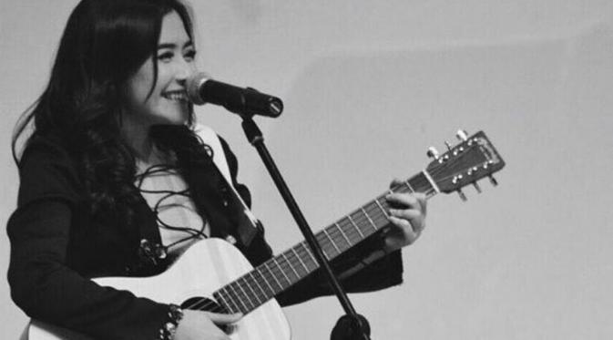 Prilly Latuconsina [foto: instagram]