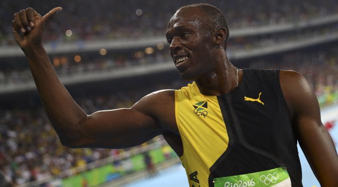 Selebrasi Usain Bolt usai memenangi final cabang atletik nomor 100m putra Olimpiade Rio de Janeiro, Minggu (14/8/2016). (REUTERS/Kai Pfaffenbach)