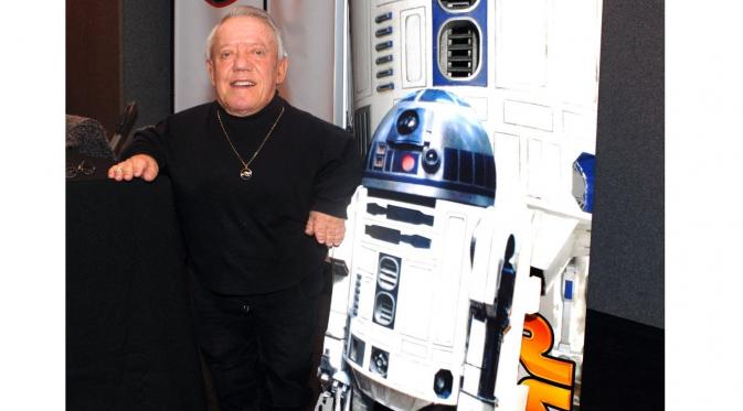 Kenny Baker R2D2 (IMDb)