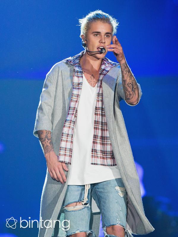 Para penggemar Justin mengungkapkan rasa kesalnya terhadap pelantun lagu 'Purpose' ini. Sebagia besar penggemar menilai jika Justin sangat tidak cocok dengan Sofia. (AFP/Bintang.com)