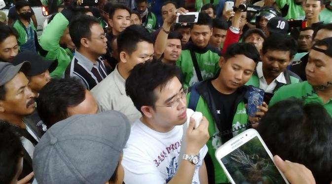 Pengendara Gojek memadati kantor pusat di Kemang, Jakarta Selatan (Liputan6.com/ Putu Merta Surya Putra)