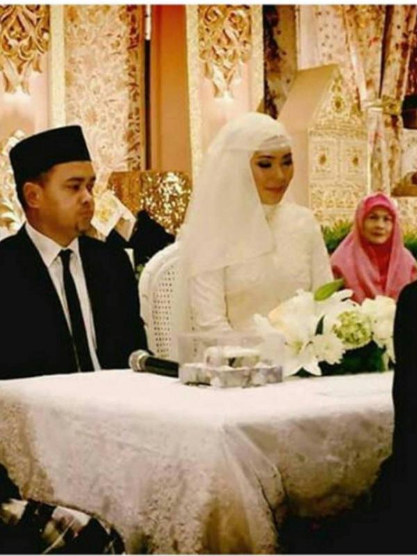Ali 'Coboy' Mustafa saat menikah dengan Dita Amanda, 13 Agustus 2016. (nstagram @mohamadalimustaf)