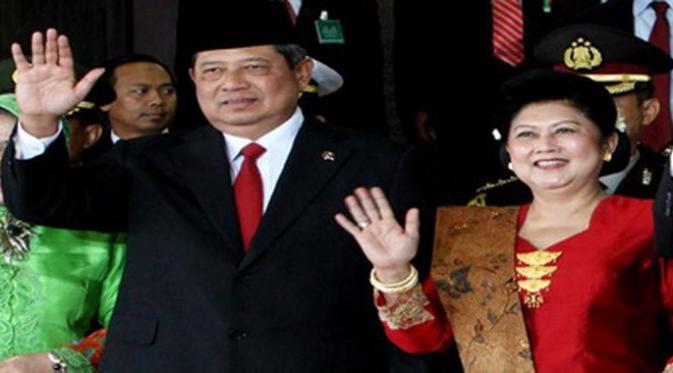 Gaya Busana Ani Yudhoyono