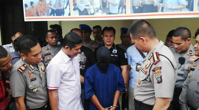 Setelah membunuh, remaja berusia 16 tahun juga memperkosa Sandra Yolanda yang sudah tewas. (Liputan6.com/Reza Perdana)